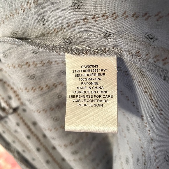 🛍️ 2 for $10 DR2 Cold Shoulder Printed Ruffle Top Sz Large - Picture 6 of 7